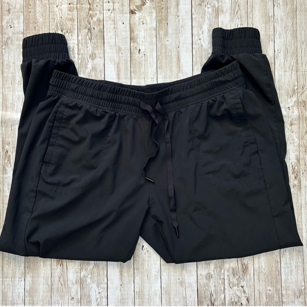 Fabletics women’s joggers, black.